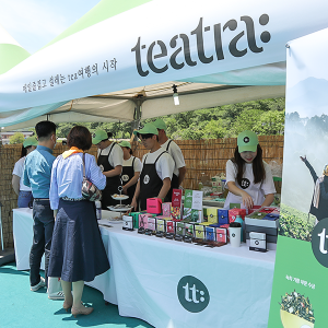 티트라 부스를 찾은 고객님들의 모습