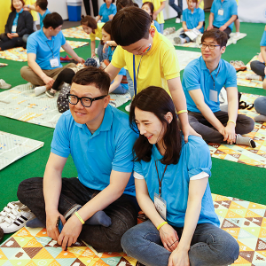 즐겁게 행사를 참여하고 있는 임직원 가족들의 모습