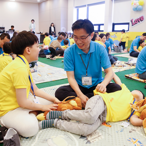 즐겁게 행사를 참여하고 있는 임직원 가족들의 모습