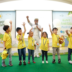 즐겁게 행사를 참여하고 있는 임직원 가족들의 모습