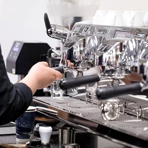 실습 수업을 진행하고 있는 수강생