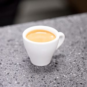 실습 수업 중 수강생이 내린 에스프레소