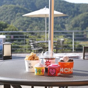 가평휴게소 ‘포트래블’ 스낵코너 앞에 위치한 야외테라스