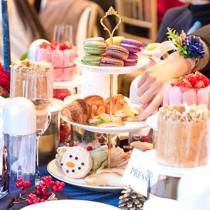 시그니처 케이크 런칭 파티 디저트 공간