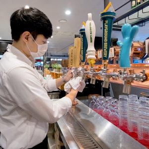 청결한 매장을 유지하기 위해 노력하는 라그릴리아 광화문점 위생등급 우수사례