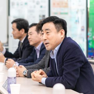 더 나은 품질을 위해 협의하는 SPC그룹 임직원의 모습 PB파트너즈 연간 top star