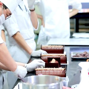 화상 라이브 수업을 진행하는 모습