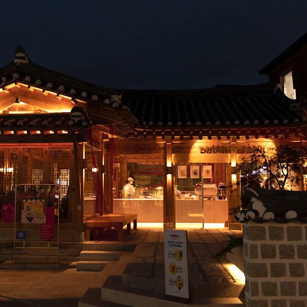 배스킨라빈스 삼청 마당점 야경 배스킨라빈스 삼청 마당점 야경