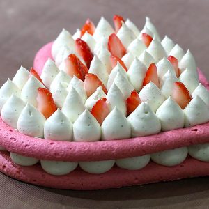 빈 공간을 크림으로 채워주세요.