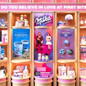 다양한 정보를 확인할 수 있는 디지털 디스플레이