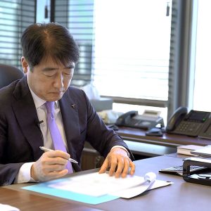 업무를 수행 중인 이경배 대표이사