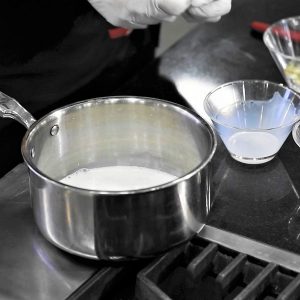 생크림 베이스의 우유푸딩