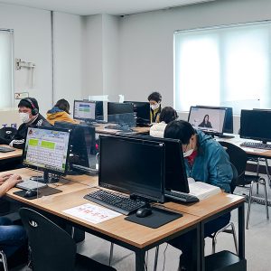 장애인 대상 PC 교육 중인 협회 내부 모습 장애인 대상 PC 교육 중인 협회 내부 모습