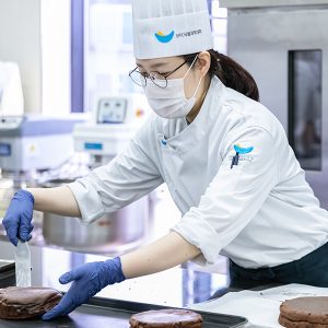 실습 해보는 학생들 실습 해보는 학생들