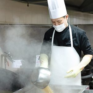 맛있는 음식을 준비하는 모습