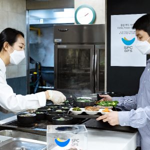 급식을 받는 고객님의 모습