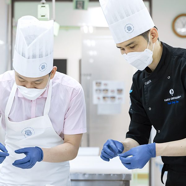 강사와 함께 만드는 모습 강사와 함께 만드는 모습