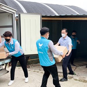 물품을 나르는 모습 물품을 나르는 모습