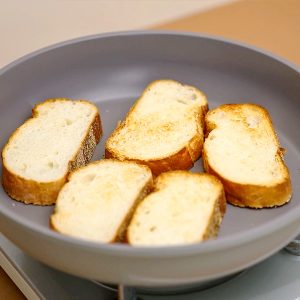 기름 없이 팬에 구워주세요 기름 없이 팬에 구워주세요