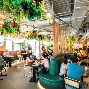 열대 식물로 꾸며진 쉐이크쉑 가든스바이더베이점 열대 식물로 꾸며진 쉐이크쉑 가든스바이더베이점