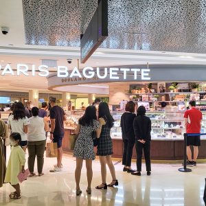 복합쇼핑몰 아이온 오차드몰 지하 1층에 자리잡은 파리바게뜨 플래그십 매장 복합쇼핑몰 아이온 오차드몰 지하 1층에 자리잡은 파리바게뜨 플래그십 매장
