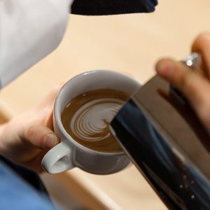 바리스타 학과의 라떼 아트