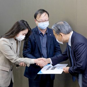 2021년 제안 운영 부문 대상을 수상한 PB파트너즈 제안사무국 점포제조기획팀