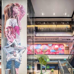 유명 그래피티 아티스트 마틴 론의 작품으로 꾸며진 스퀘어강남