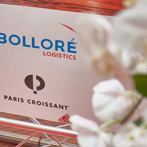 포토존에서 보이는 파리크라상 로고