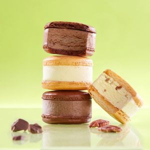 마카롱의 필링을 아이스크림으로 대체한 배스킨라빈스의 아이스마카롱