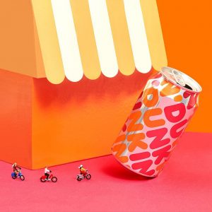 알루미늄 소재를 활용한 던킨의 테이크아웃 전용 용기 던캔