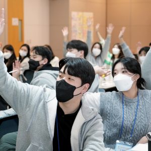 49기 신입사원이 동기와 의견을 나누며 한마음으로 참여한 팀 프로젝트