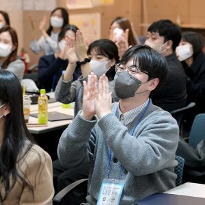 49기 신입사원이 동기와 의견을 나누며 한마음으로 참여한 팀 프로젝트