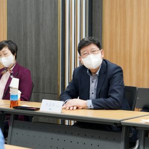 SPC안전경영위원회는 18일 던킨 안양센터에서 4차 정기 회의를 갖고, 고용노동부 기획감독 조치결과 점검 및 노동조합 간담회를 진행했다 SPC안전경영위원회는 18일 던킨 안양센터에서 4차 정기 회의를 갖고, 고용노동부 기획감독 조치결과 점검 및 노동조합 간담회를 진행했다