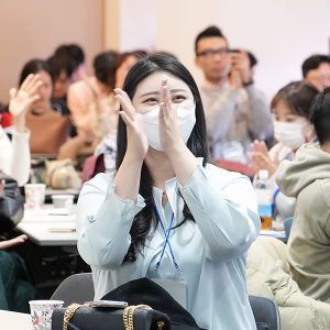 각 본부의 고객 중심 경영 비전과 포부 발표로 활발한 의사소통과 참여가 이루어진 타운홀 미팅 각 본부의 고객 중심 경영 비전과 포부 발표로 활발한 의사소통과 참여가 이루어진 타운홀 미팅