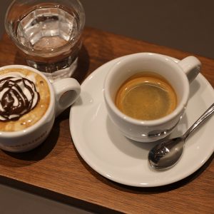 이탈리안 헤이즐넛 초콜릿 소스가 첨가된 '이탈리안 초콜릿 콘파나 에스프레소 세트'