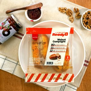 프랑스산 밀가루로 만들어 ‘겉바속촉’한 식감을 선사하는 ‘호두통밀깜빠뉴’