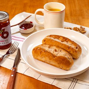 프랑스산 밀가루로 만들어 ‘겉바속촉’한 식감을 선사하는 ‘호두통밀깜빠뉴’