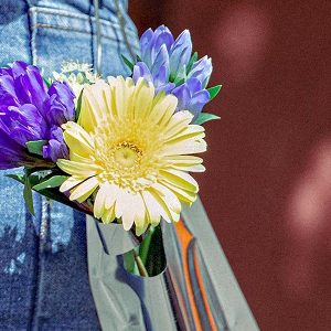 24시간 영업으로 언제나 예쁜 꽃을 만날 수 있는 무인 꽃집 (*출처 : 텁 공식 인스타그램) 24시간 영업으로 언제나 예쁜 꽃을 만날 수 있는 무인 꽃집 (*출처 : 텁 공식 인스타그램)