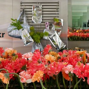 24시간 영업으로 언제나 예쁜 꽃을 만날 수 있는 무인 꽃집 (*출처 : 텁 공식 인스타그램) 24시간 영업으로 언제나 예쁜 꽃을 만날 수 있는 무인 꽃집 (*출처 : 텁 공식 인스타그램)