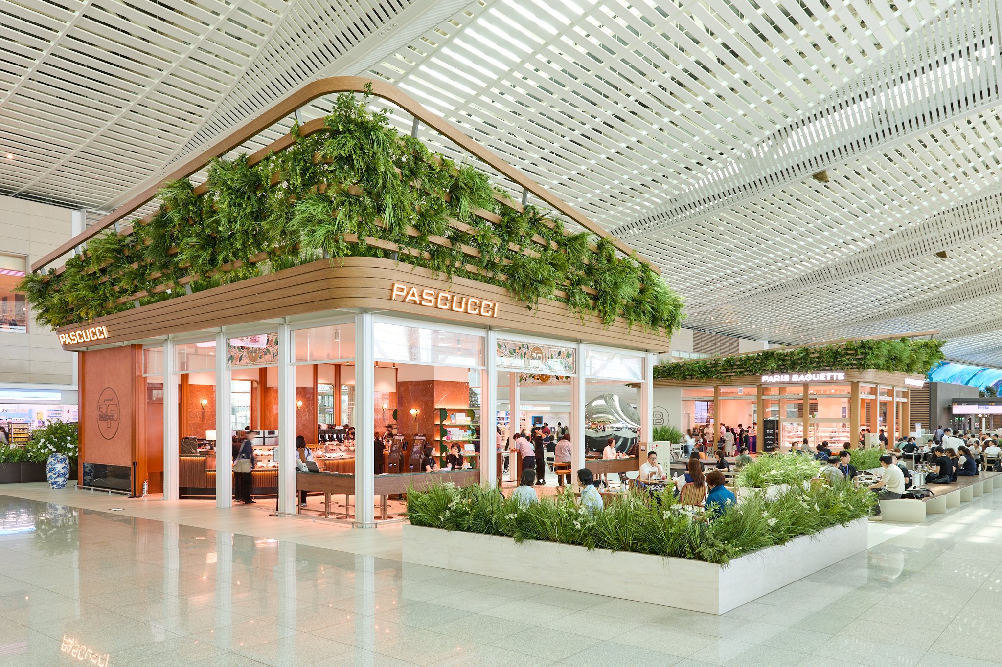 파리바게뜨-파스쿠찌-인천공항T2-랜드마크점-매장-전경-2