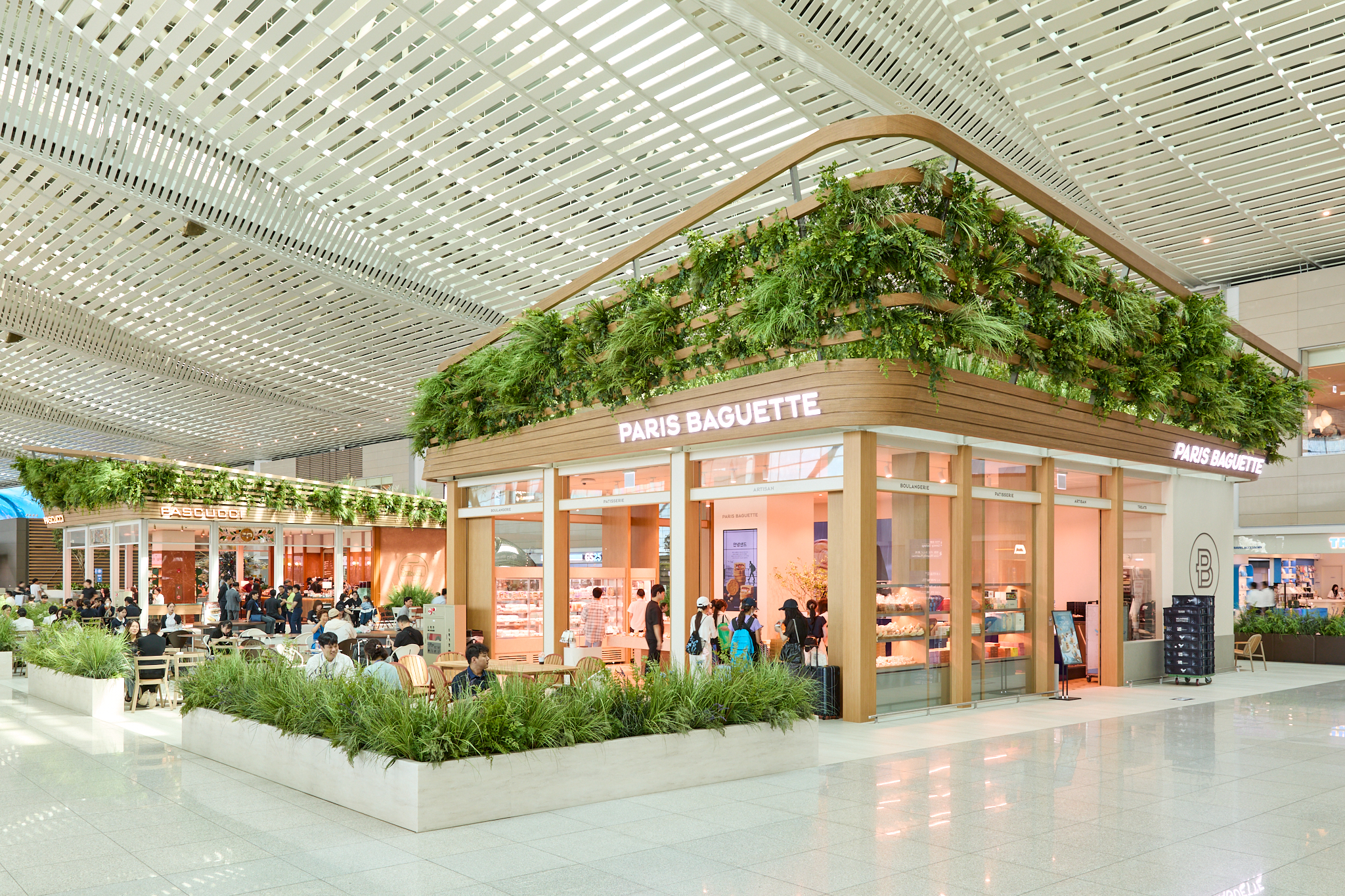 파리바게뜨-파스쿠찌-인천공항T2-랜드마크점-매장-전경-1