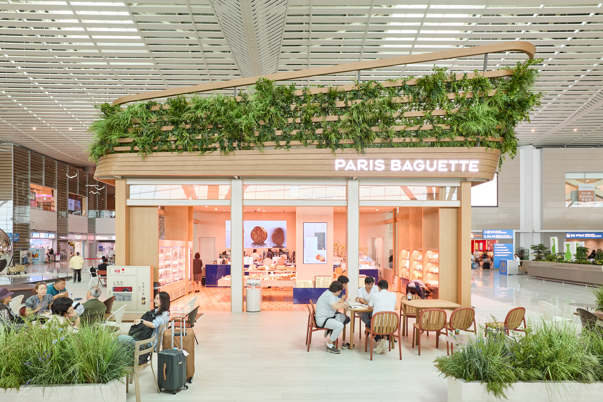 파리바게뜨-파스쿠찌-인천공항T2-랜드마크점-매장-전경-사진-1