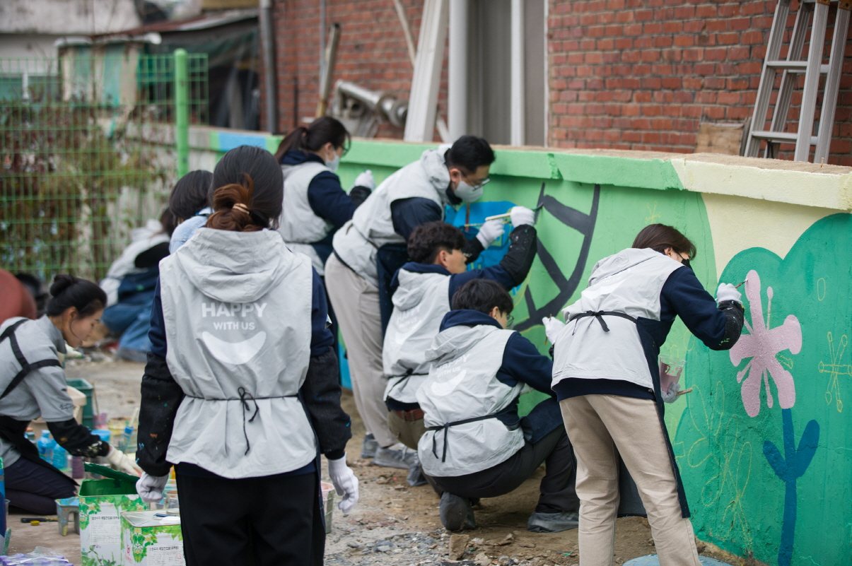 [사진] SPC 비알코리아, 대전 지역아동센터 벽화 봉사 진행