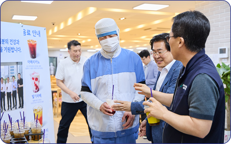 도세호 상미당협의체 의장이 GFS 동남물류센터를 찾아 현장 점검을 하고 직원들을 격려하고 있다.